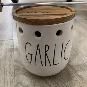 Rae Dunn Garlic Cellar